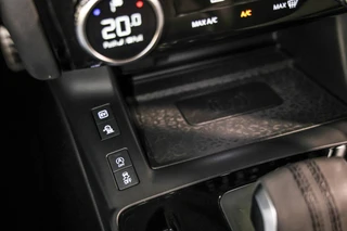 Jaguar E-PACE 1.5 P300e AWD R-Dynamic S Leder|Carplay|Camera / 49