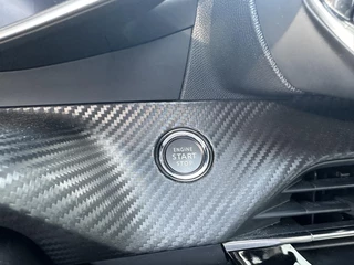 Peugeot 2008 1.2 Turbo 130 PK Allure Pack | Trekhaak 1200 KG | Navigatie | 3D Virtual Cockpit | Stoelverwarming | LED Verlichting | Half Lederen Bekleding | Keyless Start | Climate Control | Cruise Control | 17 Inch Lichtmetalen Velgen | / 21