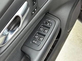 Volvo V60 2.0 T6 Plug-in hybrid AWD Plus Dark Automaat | Adaptive Cruise | Stoel/Stuurverwarming | Leder | Camera | CarPlay | BTW / 32