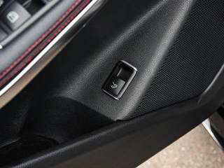 Mercedes-Benz CLA-klasse 180 Business Solution AMG Night Upgrade | Panoramadak | Camera | Apple CarPlay/Android Auto | LED | Navigatie| Stoelverwarming | 18" / 34