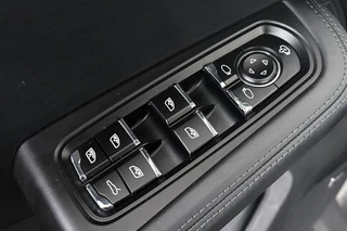 Porsche Macan 3.6 Turbo 1e Eigenaar NL Auto Panoramadak Sportchrono Luchtvering / 33