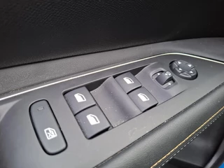 Peugeot 3008 SUV 1.6 HYbrid 225 EAT8 Automaat Road Trip Nav/Cam / 31