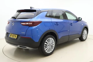 Opel Grandland X 1.2 Turbo Business Executive | Electrische achterklep | Navigatie | Camera | Half lederen bekleding | DAB radio | Apple Carplay | Extra getint glas / 2