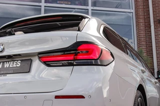 BMW 5-serie Touring 540i xDrive High Executive Luxury-Line | 1e eigenaar | Achterasbesturing | Cruise control adaptief | Apple carplay | Adaptief LED | DAB | Panoramadak | HiFi audio / 50