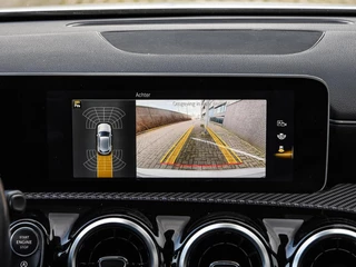Mercedes-Benz A-klasse 180 d Launch Edition Widescreen Camera Apple CarPlay Android Auto Navigatie Stoelverwarming / 24