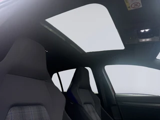 Volkswagen Golf 1.5 eHybrid GTE / 5JR Garantie / Pano / Trekhaak / 360 / HUD / DCC / Matrix / 15