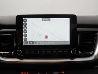 Kia Stonic 1.0 T-GDi MHEV DynamicPlusLine  - Apple Carplay/Android Auto - Cruise Control - Climate Control - Navigatie - Stuur/Stoel Verwarming - Fabrieks garantie tot 04-2032 of 150.000km fabrieksgarantie / 29