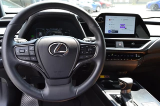 Lexus UX 250h F Sport Design NL-AUTO FACELIFT STOELVERW TRIPLE-LED / 19