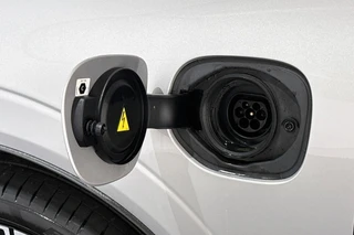 Volvo XC60 2.0 T6 Plug-in hybrid AWD R-Design Pano Trekhaak Harman Kardon Stoelverwarming 21" / 36