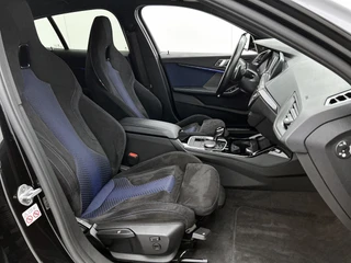 BMW 1-serie M135i xDrive | Camera | Stoelverwarming |Harman/Kardon | HeadUp Display | Cruise Control / 13