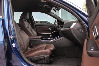 BMW 3-serie Touring 320e High Executive Sport Line | 1e eigenaar | NL auto | Driving Assistant | HiFi audio | LED | 18 inch | Stoelverwarming | DAB | Carplay | Navigatie | PDC / 15