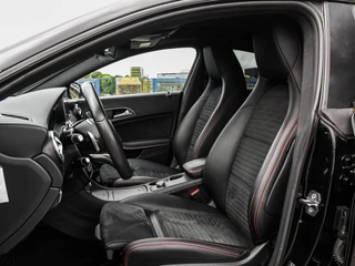 Mercedes-Benz CLA-klasse 180 Business Solution AMG Night Upgrade | Panoramadak | Camera | Apple CarPlay/Android Auto | LED | Navigatie| Stoelverwarming | 18" / 12
