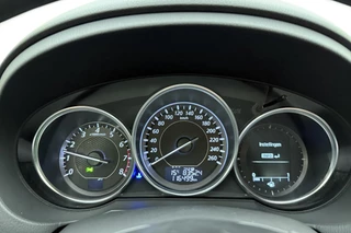 Mazda 6 2.0 TS | Navigatie | Trekhaak  (1.300KG trekgewicht )| Climate control | Stoelverwarming | Parkeersensoren | Cruise control | Extra getint glas / 30