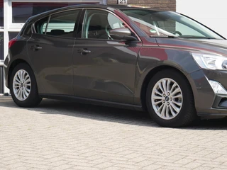Ford Focus 1.5 EcoBoost Titanium Business NL Auto| Trekhaak| Dealer onderhouden / 28