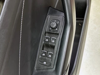 Volkswagen T-Roc 1.0 TSI R-Line | Camera | CarPlay | Adaptive Cruise | Digital Dash / 27