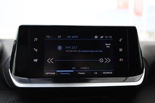 Peugeot 2008 1.2 PureTech Allure|Cruise control|Apple carplay/Android auto|Navi| / 9