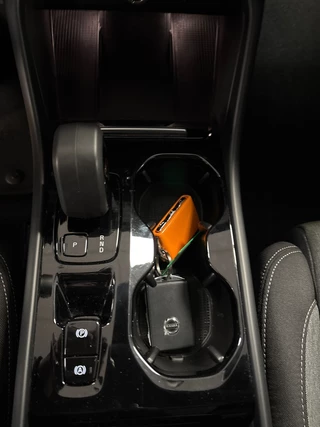 Volvo XC40 1.5 T5 Plug-in hybrid Plus Dark /pano/memory/navi/harman kardonc/camera / 18