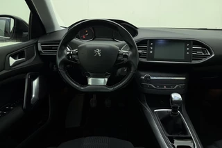 Peugeot 308 SW 1.2 PureTech Blue Lease Premium 130pk | Navigatie | Panoramadak | Climate Control | Trekhaak | Camera | Cruise Control | Parkeersensoren | Apple Carplay - Android Auto / 18