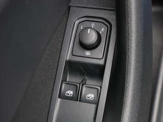 Škoda Kamiq 1.0 TSi 110 Pk Automaat Ambition | Cruise Control | Airco | Carplay | Parkeersensoren | 16 Inch | 38.595 Km !! / 17