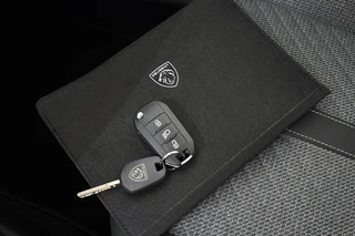 Peugeot 208 1.2 Hybrid 110 e-DCS6 Allure / 24