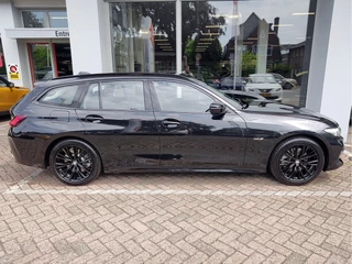 BMW 3 Serie Touring 320e PHEV  Orig NL. | Leder | Park Assist | Carplay/Android / 7