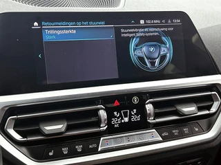BMW 3-serie 330e xDrive | Dravit Grau | Camera | Stoelverwarming | Memory Stoelen | / 29