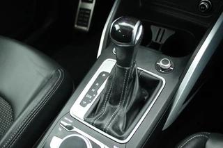 Audi Q2 35 TFSI 150pk S Edition Panoramadak Keyless Virtual Cockpit LED Koplampen S-Line / 33