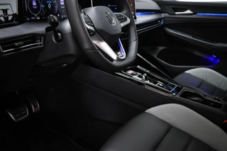 Volkswagen Golf 1.5 eHybrid GTE | LEDER | PANORAMADAK | HEAD UP | STOELVENTILATIE | STUURVERWARMING | TREKHAAK | 18" / 34