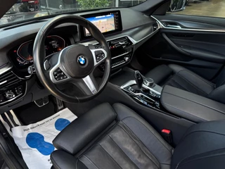 BMW 5-serie Touring 530i M-Sport / Pano / ACC / Luchtvering / 5