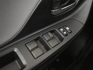 Toyota Yaris 1.0 VVT-i Trend Bi-Tone | LMV | Camera | Cruisecontrol | / 27