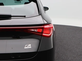 SEAT Leon Sportstourer 1.5 TSi e-Hybrid 204 Pk Automaat FR Business | Trekhaak | Carplay | Virtual Cockpit | Keyless | Adaptive Cruise | Stoel- en Stuurverwarming | 17 Inch / 16