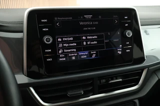 Volkswagen T-Roc 1.5 TSI 150pk DSG Style Trekhaak Camera Stoelverwarming Massage Virtual Cockpit Navigatie / 29