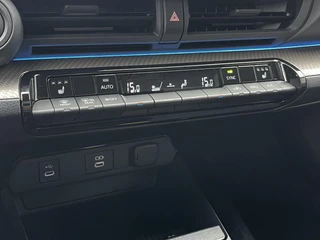 Toyota Prius 2.0 Plug-in Executive Skyview APPLE/ANDORID PANO AD-CRUISE STOELVERWARMING CLIMA NAVI PARK-SENSOREN / 24