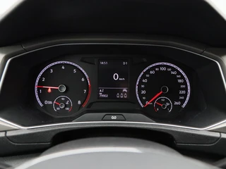 Volkswagen T-Roc 1.5 TSi 150 Pk Automaat Style Business | Adaptive Cruise Control | Elektrische Achterklep | Navigatie | Trekhaak | Stoelverwarming | 17 Inch / 22