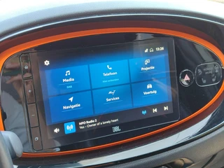 Toyota Aygo X LIMITED AUTOMAAT CABRIO NL-AUTO 18"LM-VELGEN PRIVACY-GLASS JBL-AUDIO HALF-LEDER STOELVERW. / 21