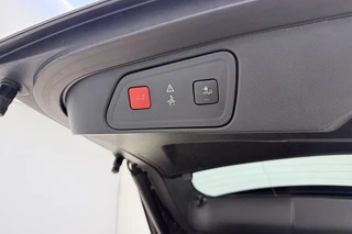 Peugeot 3008 1.2T GT Line 130pk | Navigatie | Achteruitrijcamera | Climate Control | LED koplampen | Handsfree kofferklep | Keyless Entry & Start | Apple Carplay & Android Auto | 19'' Lichtmetalen velgen | 1.400kg trekgewicht | 1e eigenaar / 14
