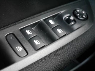 Peugeot 208 1.2 PureTech Active | Airco | Navigatie | Cruise control | Apple carplay/ Android auto | Dab radio | Led dag rijverlichting | Rijstrooksensor met correctie / 17