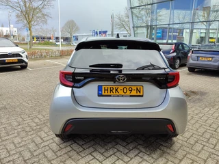 Toyota Yaris 1.5 Hybrid 115 DYNAMIC NL-AUTO STOEL/STUURVERW BLIND SPOT PARK-SENSOREN NAVI CAMERA CLIMA AD-CRUISE APPLE/ANDROID KEYLESS 16'' LM-VELGEN / 12