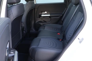 Mercedes-Benz B-Class 200 Luxury Line Panoramadak / Stuurwielverwarming / Stoelverwarming / 30