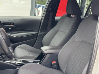 Toyota Corolla 1.8 Hybrid Business Plus / 7