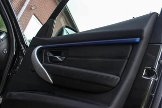 BMW 3-serie Touring 320i M Sport Edition | 2e eigenaar | NL auto | Camera | HiFi audio | Stoelverwarming | DAB | Head-up | Cruise control | LED | Park Assistant | PDC | Navigatie / 40