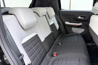 Citroen Ë-C3 Max 113pk 44 kWh | Navigatie | Climate Control | Camera | Apple Carplay - Android Auto | Lichtmetalen Velgen | Dakrails / 15