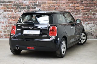 MINI Cooper Hatchback Business 3 deurs  / Navigatiesysteem / Airconditioning / Cruise Control / Bluetooth / Audio / 15 Inch / Elektrisch Pakket / 5