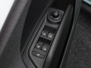 Skoda Enyaq iV 60 180 Pk | Panoramadak | Half Leder | CarPlay | Climatronic | 19 Inch | 106.943 Km!! / 20