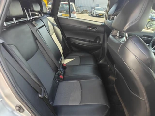 Toyota Corolla Cross 2.0 High Power Hybrid First Edition BLIND-SPOT EL-ACHTERKLEP LM-VELGEN KEYLESS PARK-SENSOREN STOELVERW DRAADLOOS-LADEN AD-CRUISE BLUETOOTH / 15
