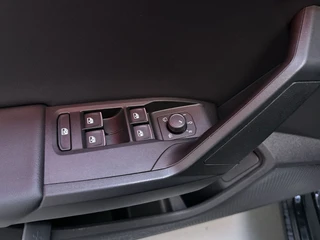 Seat Leon Sportstourer 1.5 TSI 150pk FR Business Intense LED Trekhaak Camera App-Connect Sfeerverlichting / 15