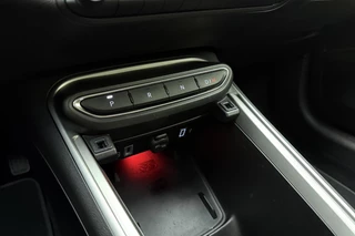 Jeep Avenger 1.2 e-Hybrid Summit Automaat | JBL Soundsystem | Navigatie | Elektrische achterklep | Keylee | Climate control | Camera | Draadloze telefoonlader / 33