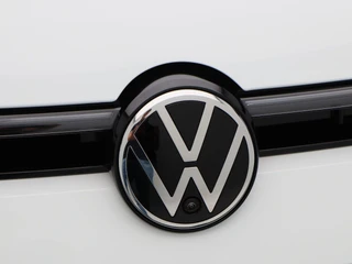 Volkswagen Passat Variant 1.5 eHybrid 272 Pk R-Line | Black Style | Stoel/Stuurverwarming | Panoramadak | 360 Camera | Head Up | Memory | Trekhaak | 19 Inch | 155 Km !! / 47