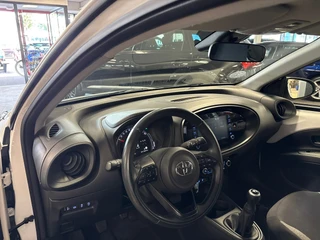 Toyota Aygo X 1.0 VVT-i MT Play /clima/stoelverw / camera/cruisec /pdc/apple/boeken / 11