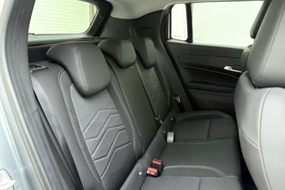 Jeep Avenger 1.2 e-Hybrid Summit Automaat | JBL Soundsystem| Navigatie | Draadloze telefoonlader | Elektrische achterklep | Camera | Keyless | Carplay / 16